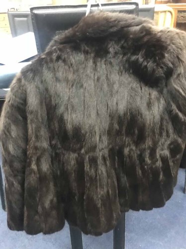 Lot 288 - GROUP OF FUR COATS AND CAPE