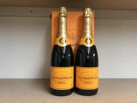 Lot 40 - VEUVE CLICQUOT PONSARDIN BRUT Champagne (2)...