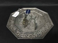 Lot 198 - LOT OF WHITE METAL ITEMS INCLUDING ORIENTAL...
