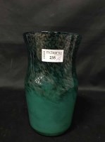 Lot 235 - FIVE GLASS ITEMS including a strathern glass vase