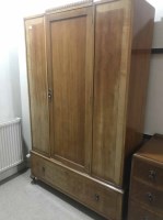 Lot 315 - MAHOGANY THREE PIECE BEDROOM SUITE