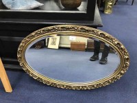 Lot 423 - OVAL WALL MIRROR IN A GILT GESSO FRAME