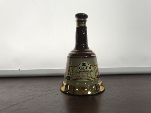 Lot 22 - BELL'S DECANTER Blended Scotch Whisky. 13 1/3...