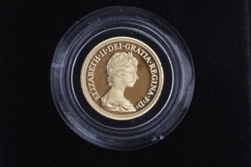 Lot 524 - GOLD PROOF SOVEREIGN DATED 1979 in capsule, in...