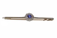 Lot 8 - EDWARDIAN SAPPHIRE AND DIAMOND BAR BROOCH with...
