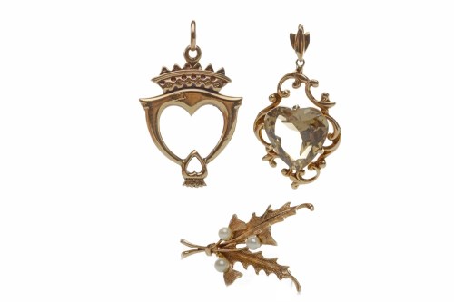 Lot 25 - LUCKENBOOTH STYLE PENDANT 42mm high, marked...