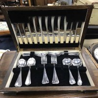 Lot 149 - EARLY TWENTIETH CENTURY CANTEEN OF PLATED CUTLERY