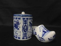 Lot 206 - LOT OF MIXED BLUE AND WHITE CERAMICS including...
