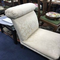 Lot 401 - CREAM FLORAL UPHOLSTERED CHAIR