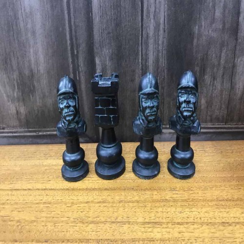 Lot 522 - OLIVER CROMWELL - CHARLES I CHESS SET