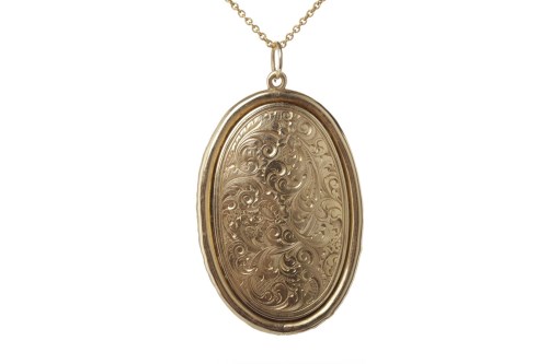 Lot 733 - VICTORIAN PENDANT ON CHAIN the pendant of oval...