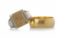 Lot 735 - GENTLEMAN'S SIGNET RING along with a broad...