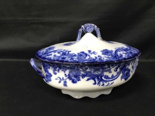 Lot 128 - LOT OF BLUE AND WHITE CERAMICS including Royal...