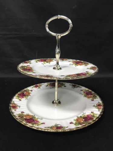 Lot 392 - ROYAL ALBERT OLD COUNTRY ROSES DINNER AND TEA...