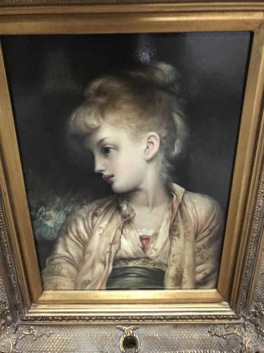 Lot 18 - DECORATIVE PRINT OF A YOUNG GIRL in gilt frame
