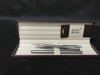 Lot 254 - LOT OF PENS including Mont Blanc and Parker...